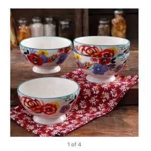 The Pioneer Women bowls